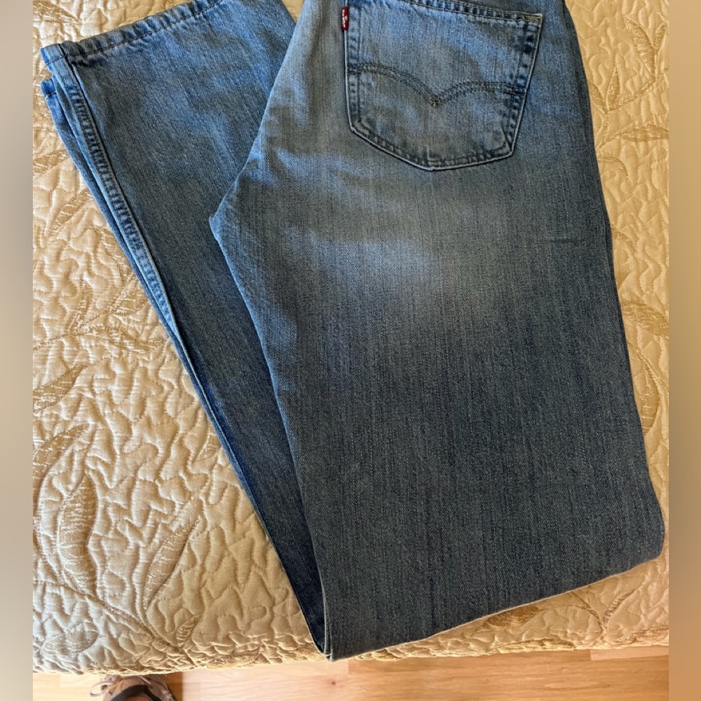 Mens Levi’s 505 33Wx34L in good pre-owned condition.
